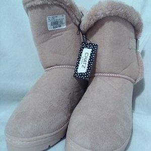 (NWT)-WOMEN'S BOOTS BY CHATZ